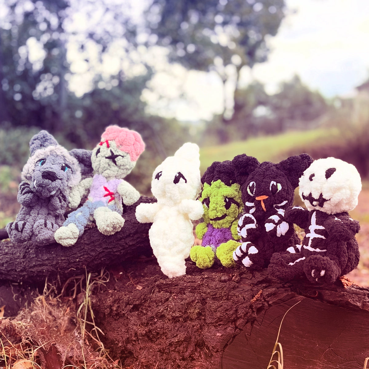 Boo the Chunky Ghost Pattern + Video Tutorial | Beginner Hand Knit Ghost | Teeny Chunky Ghoul Pals