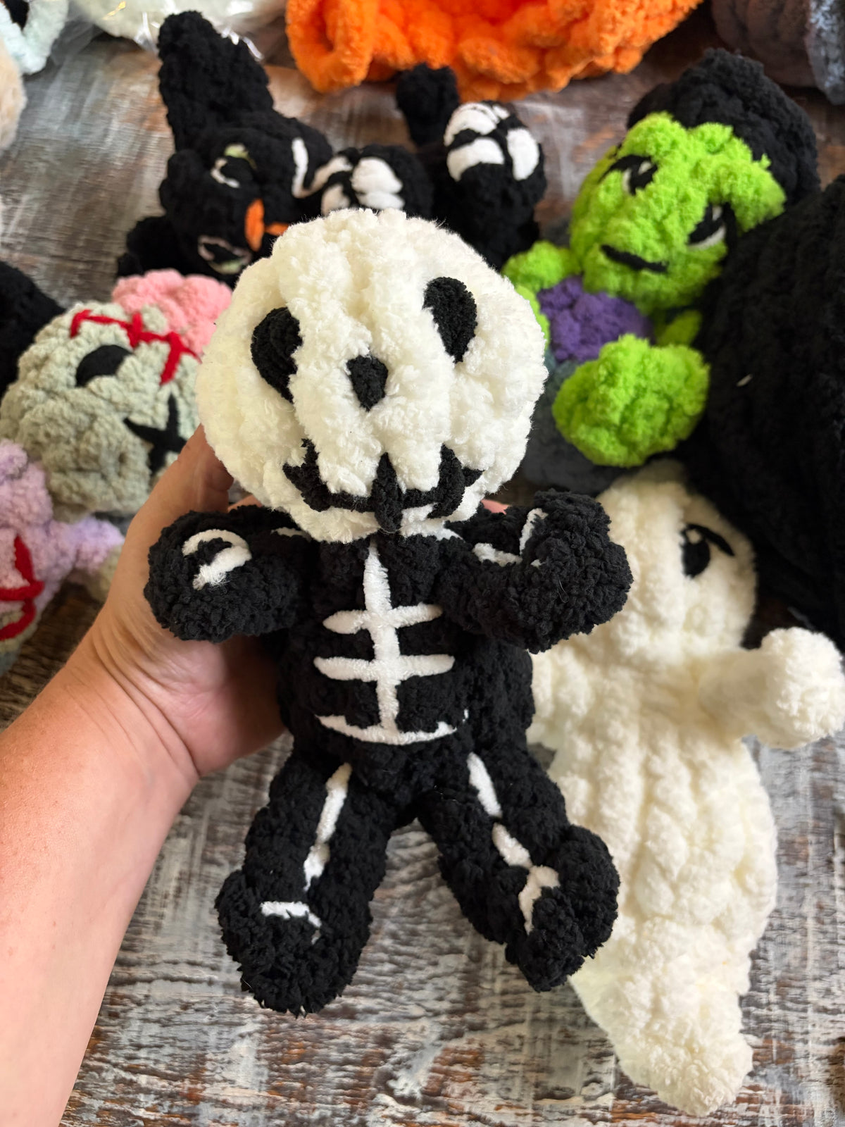 Skelly the Chunky Skeleton Pattern + Video Tutorial | Intermediate Hand Knit Halloween Stuffie | Teeny Chunky Ghoul Pals