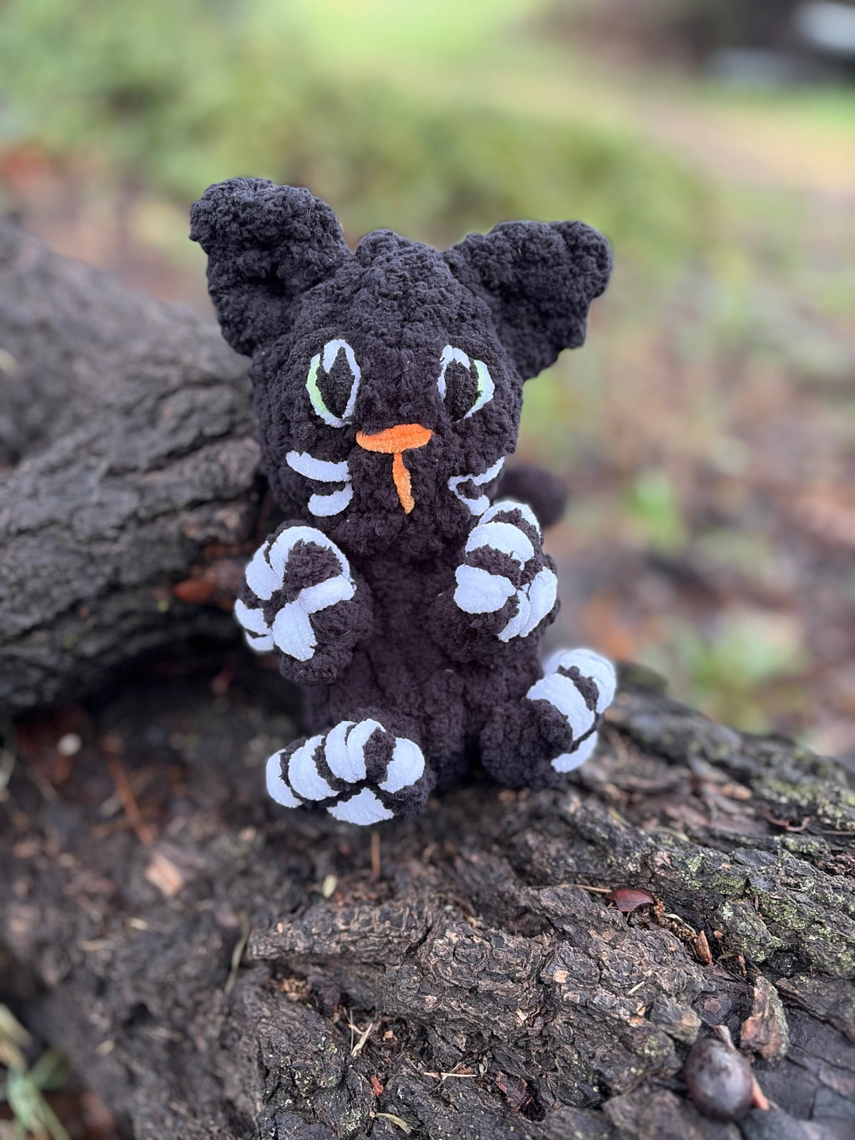 Inky Kitty Chunky Black Cat Pattern + Video Tutorial | Advanced Hand Knit Halloween Cat | Teeny Chunky Ghoul Pals