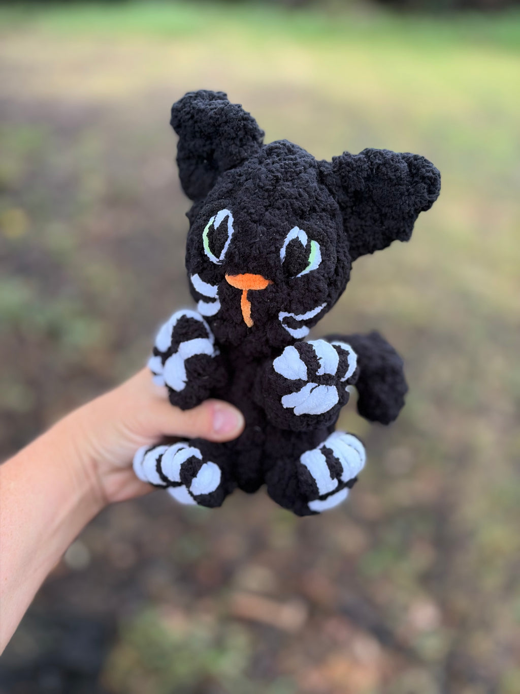 Inky Kitty Chunky Black Cat Pattern + Video Tutorial | Advanced Hand Knit Halloween Cat | Teeny Chunky Ghoul Pals