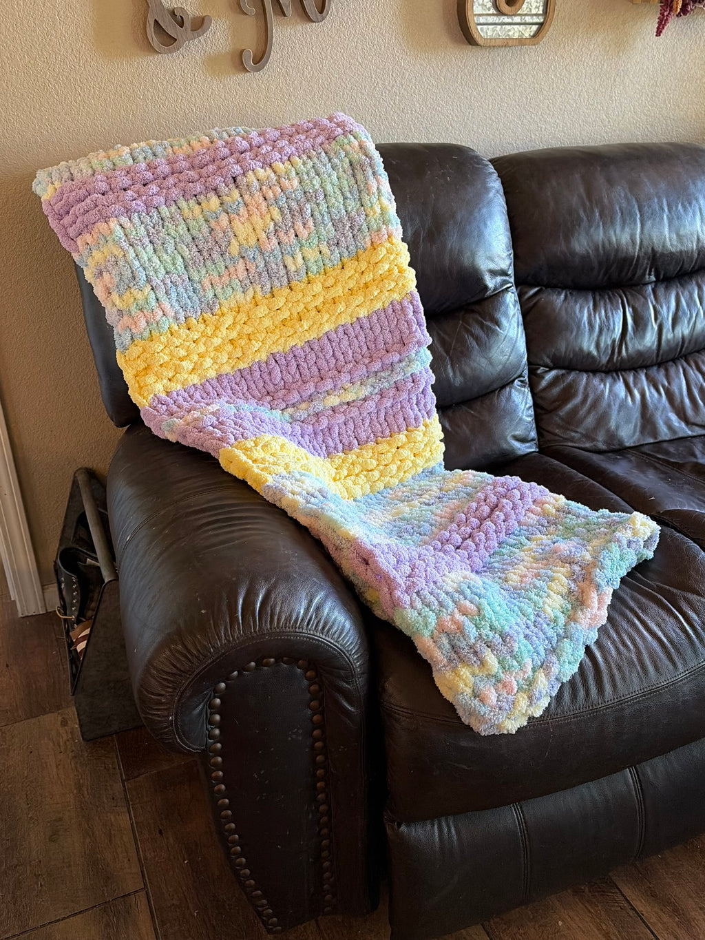 Spring Breeze 43x53 Throw Blanket Pattern - Soft Pastel Throw