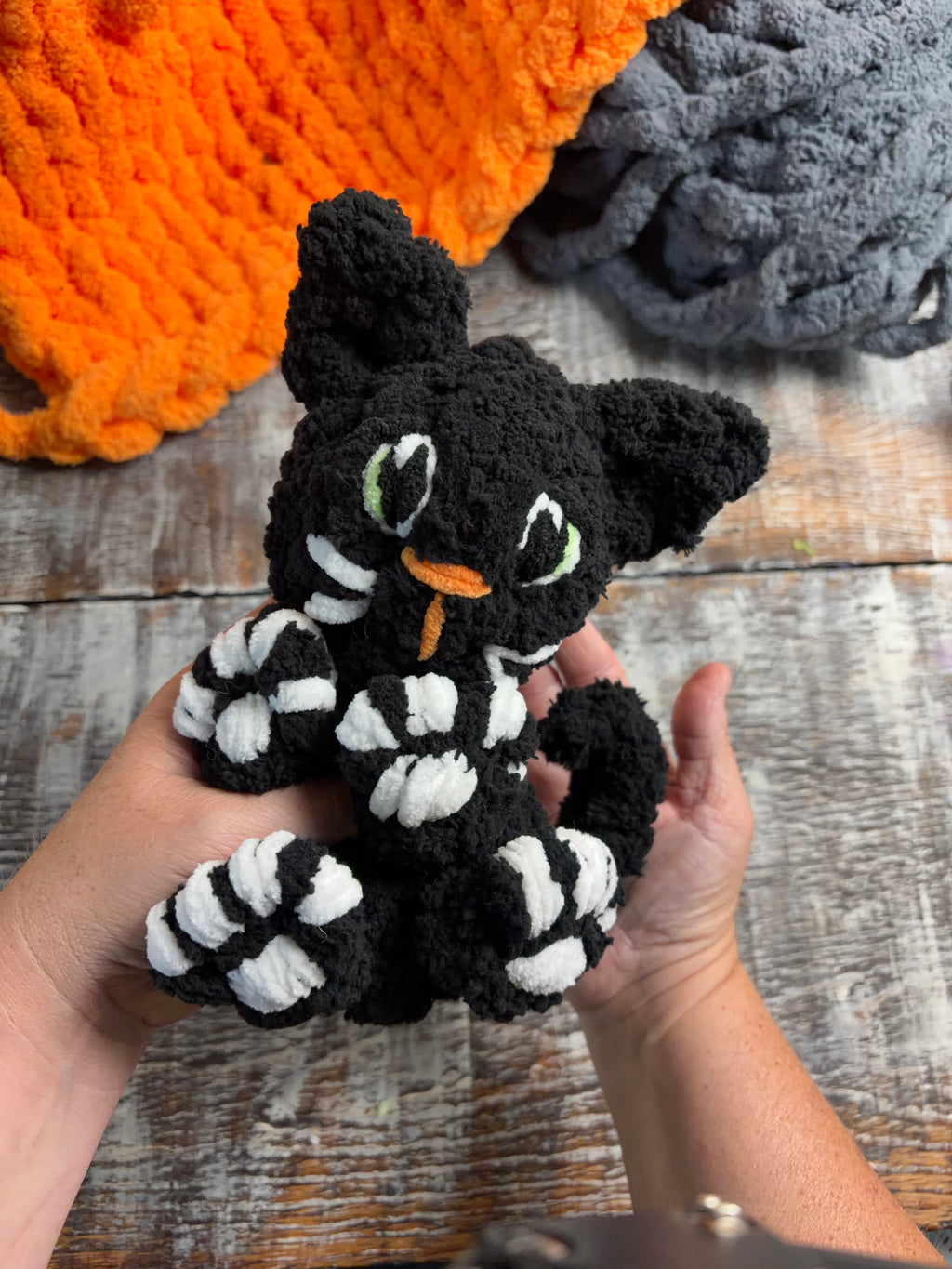 Inky Kitty Chunky Black Cat Pattern + Video Tutorial | Advanced Hand Knit Halloween Cat | Teeny Chunky Ghoul Pals