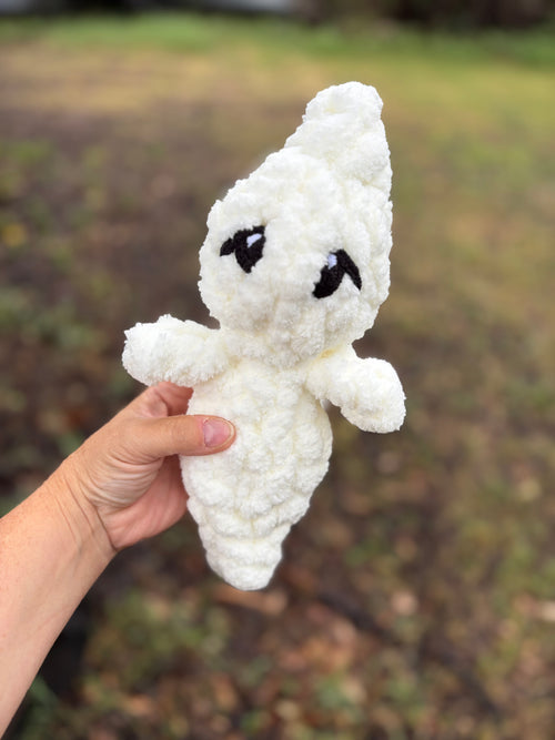 Boo the Chunky Ghost Pattern + Video Tutorial | Beginner Hand Knit Ghost | Teeny Chunky Ghoul Pals