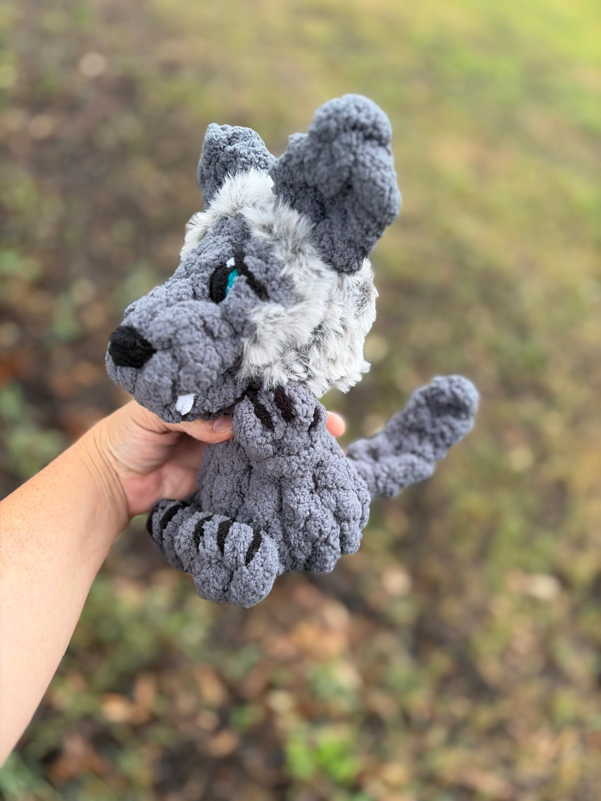 Howlie the Chunky Werewolf Pattern + Video Tutorial | Advanced Hand Knit Halloween Stuffie | Teeny Chunky Ghoul Pals