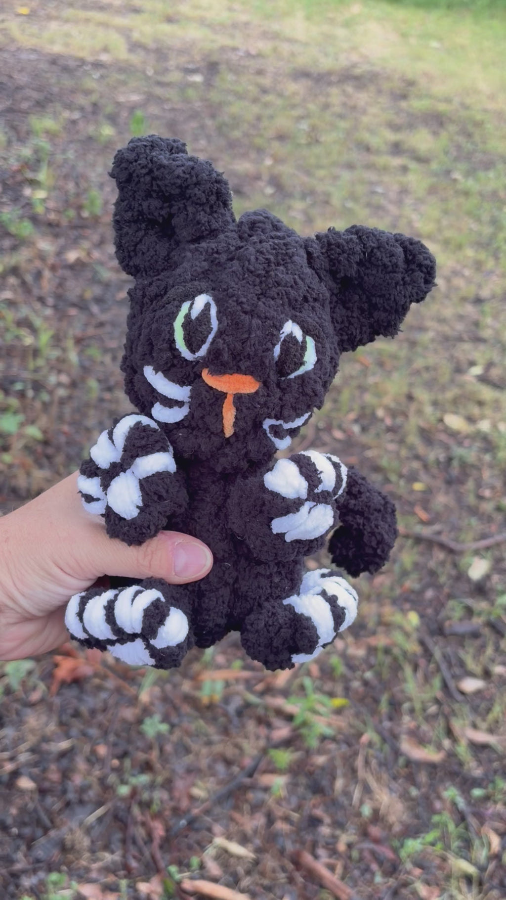 Inky Kitty Chunky Black Cat Pattern + Video Tutorial | Advanced Hand Knit Halloween Cat | Teeny Chunky Ghoul Pals