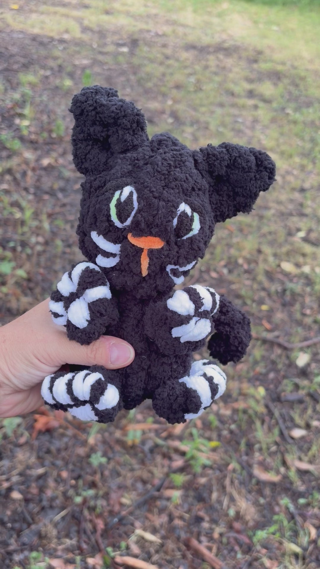 Inky Kitty Chunky Black Cat Pattern + Video Tutorial | Advanced Hand Knit Halloween Cat | Teeny Chunky Ghoul Pals
