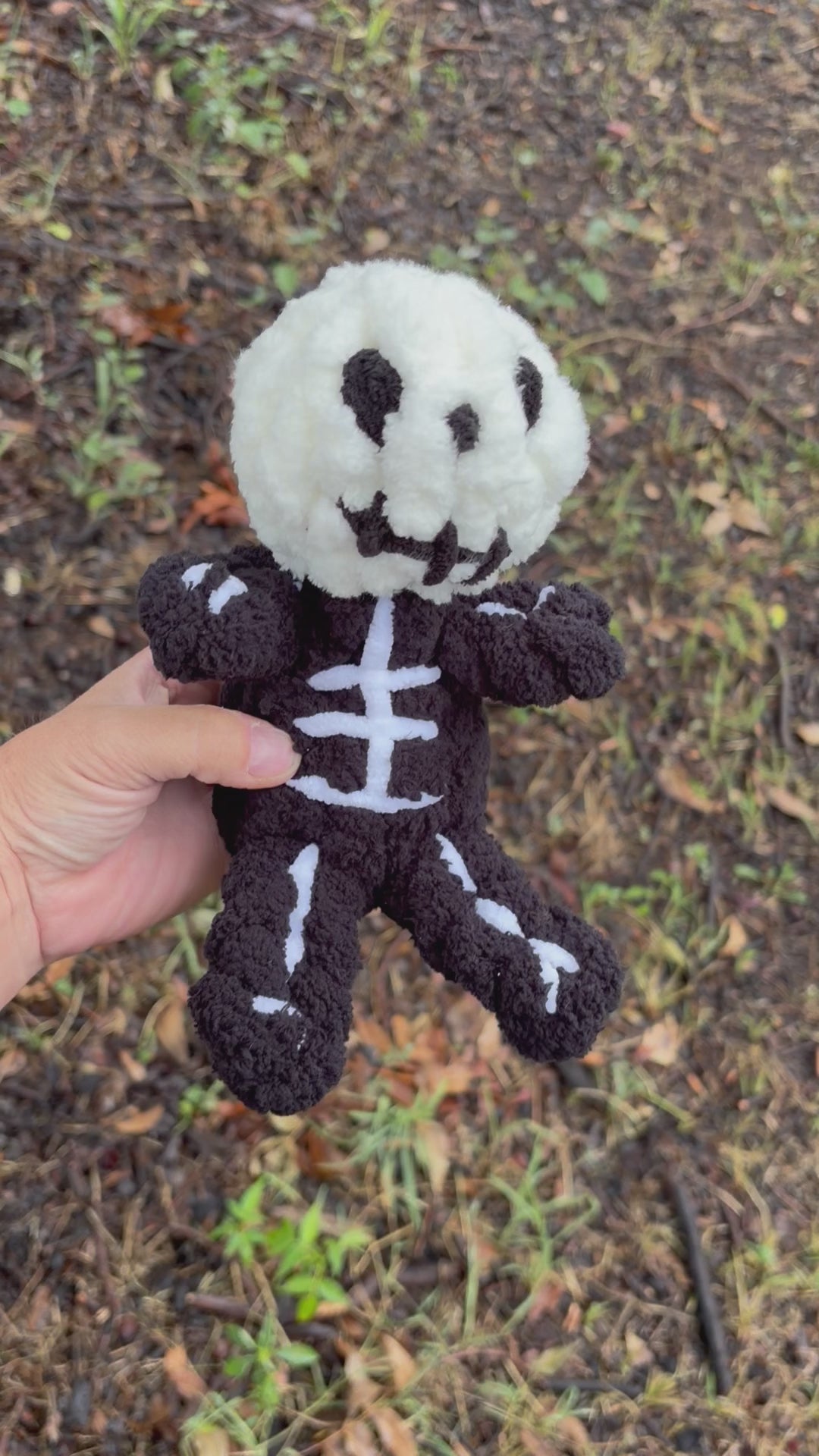 Skelly the Chunky Skeleton Pattern + Video Tutorial | Intermediate Hand Knit Halloween Stuffie | Teeny Chunky Ghoul Pals
